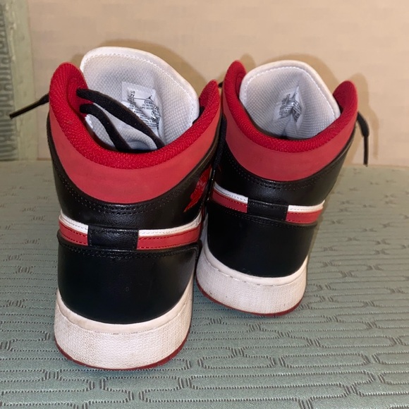 Jordan 1 Mid Gym ( Red, black, white ) - Picture 3 of 5